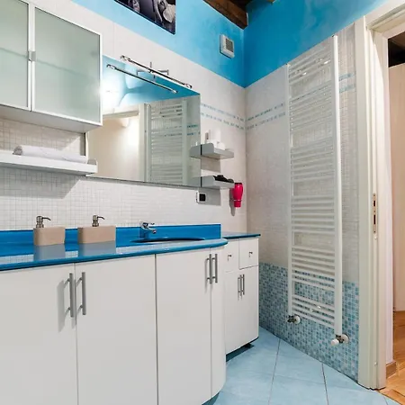 Beautiful Apartment-piazza Mazzini View Apartament Como
